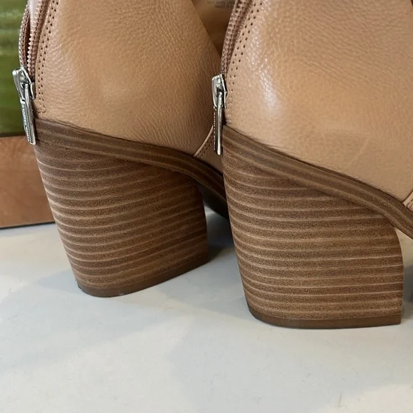 Vince Camuto Tan Leather Flats - Picture 6 of 7